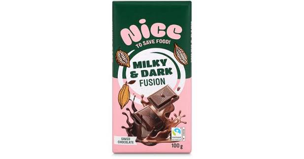 Embalagem de uma barra de mistura de transição entre chocolate ao leite e amargo feita pela Coop