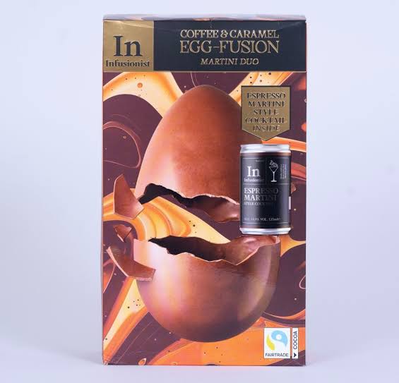 Uma caixa de ovo de chocolate com uma lata de café desenhada no canto direito