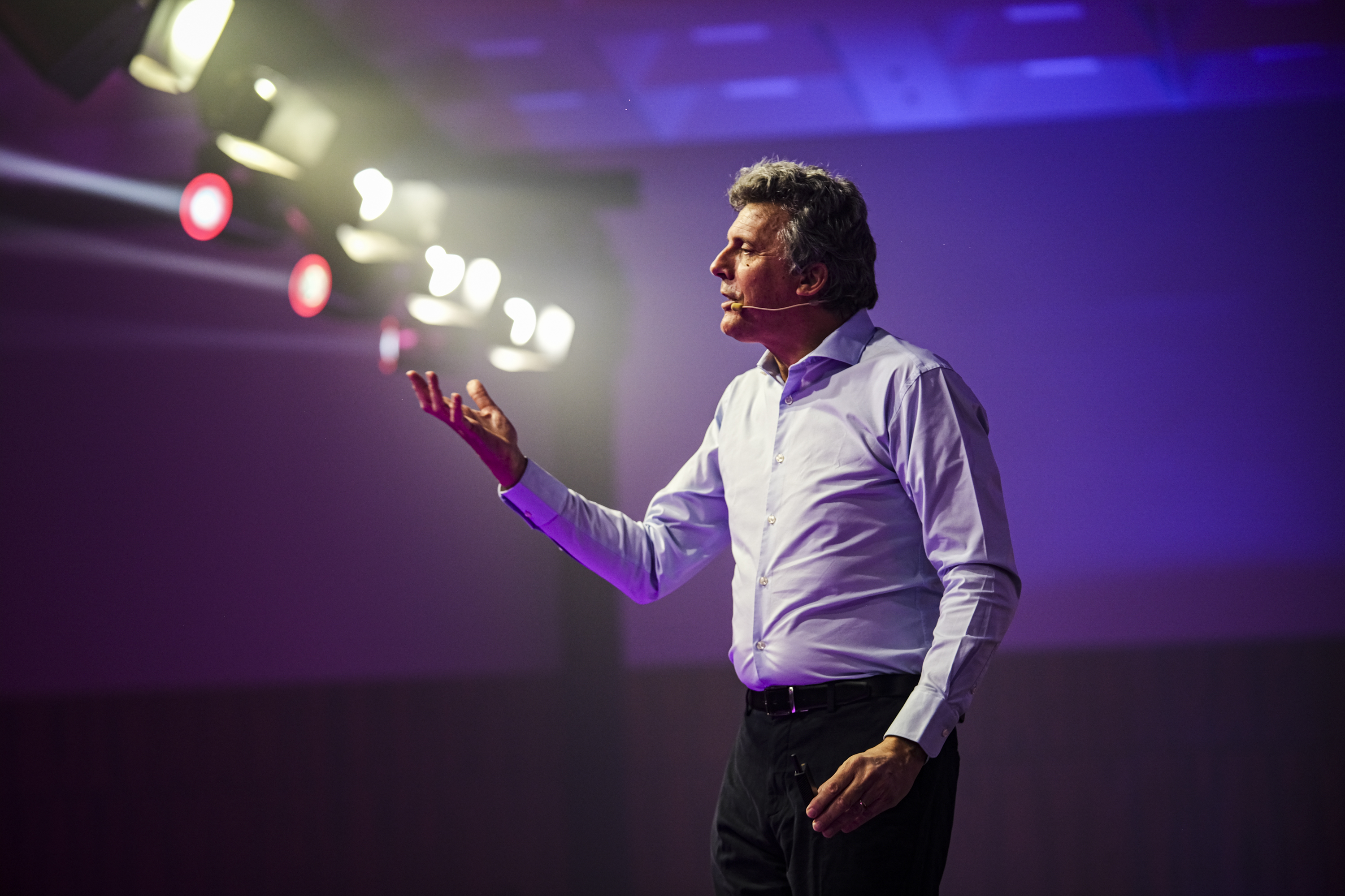Nadim Habib durante sua apresentação no 17º Fórum Nacional da SA+